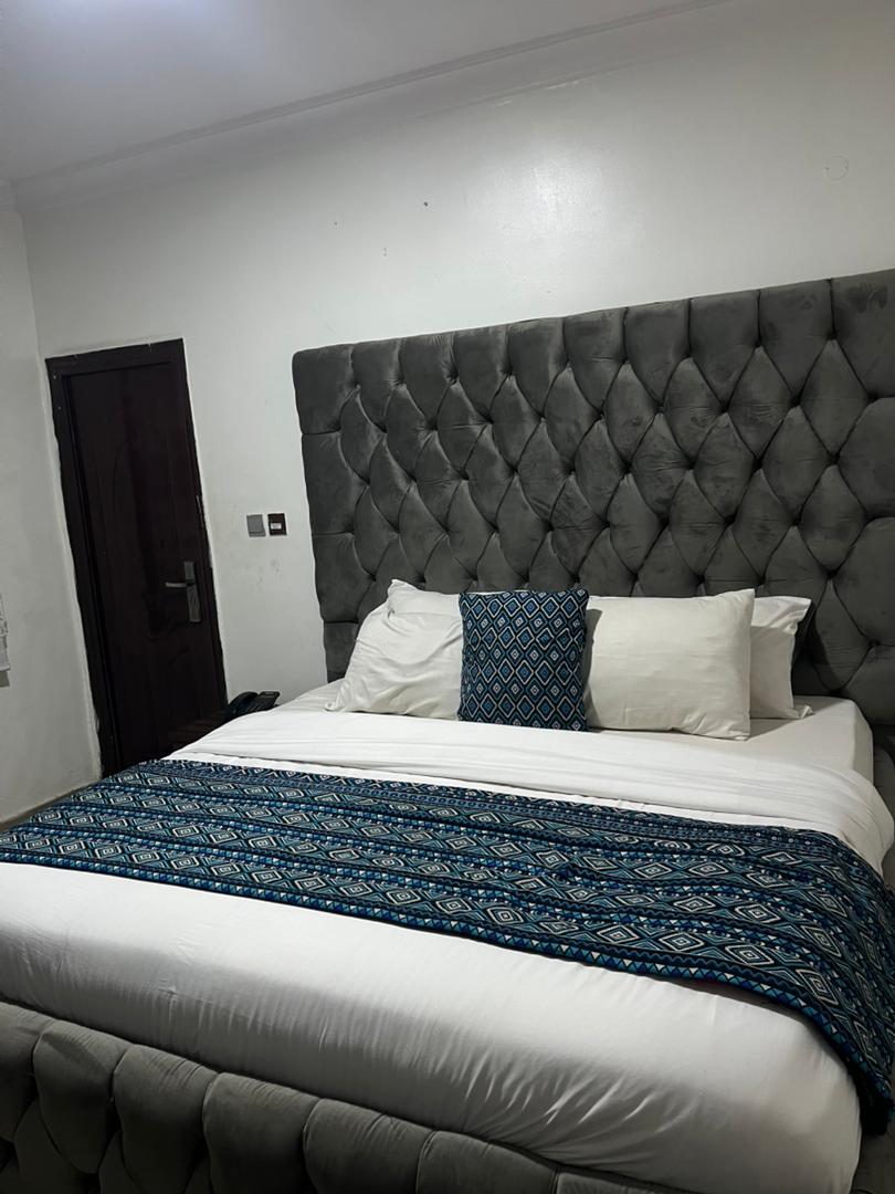 Room 08