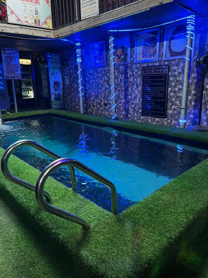 Pool 02
