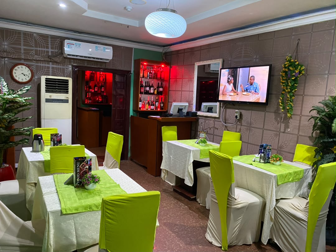 Dinning 02